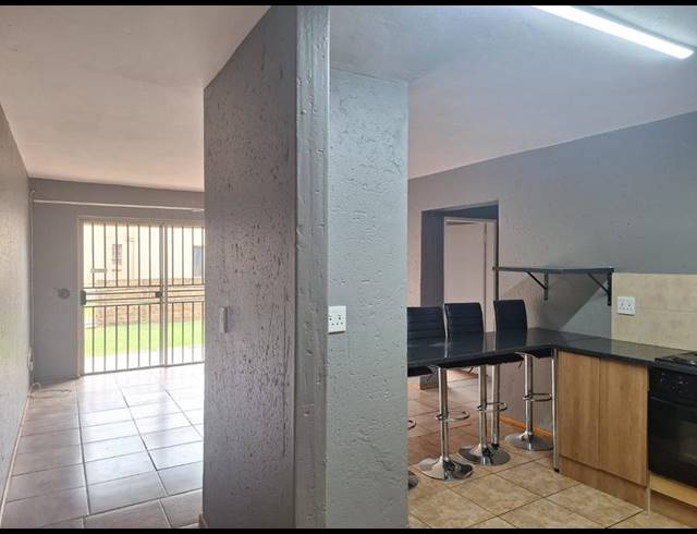 2 BEDROOM TOWNHOUSE FOR SALE IN SONNEVELD